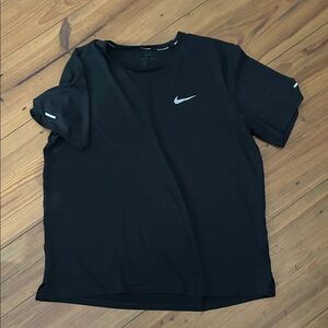 Nike Men's Black Short Sleeve Tee